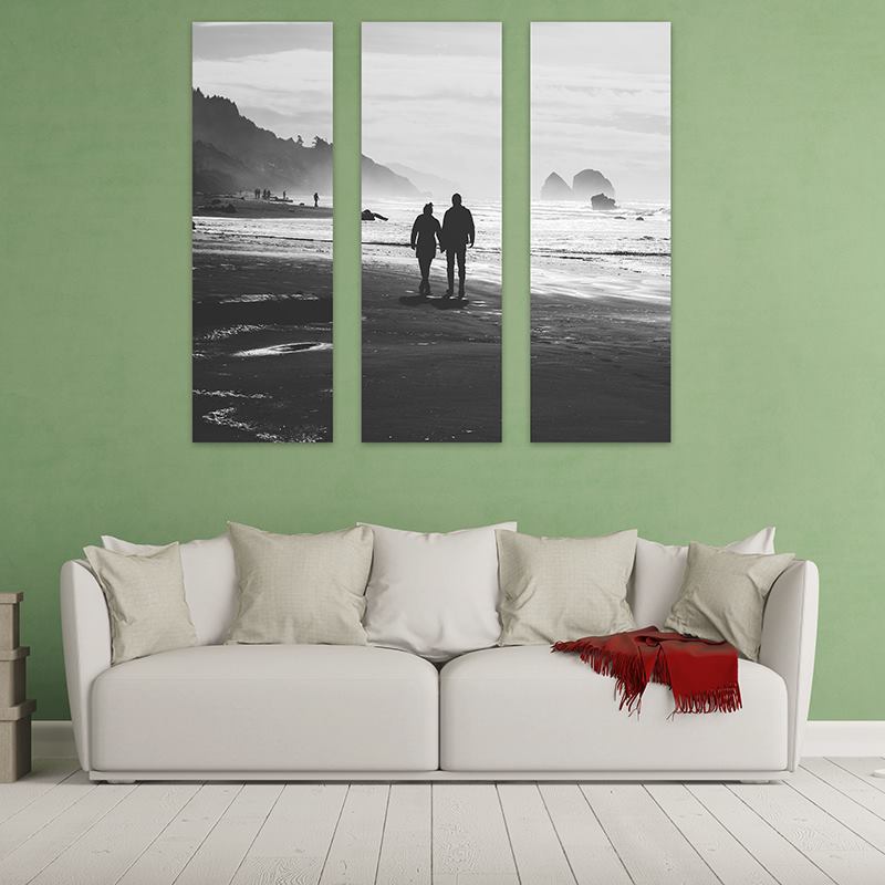Dreiteilige Leinwand in schwarz weiß, Foto eines Paares am Strand